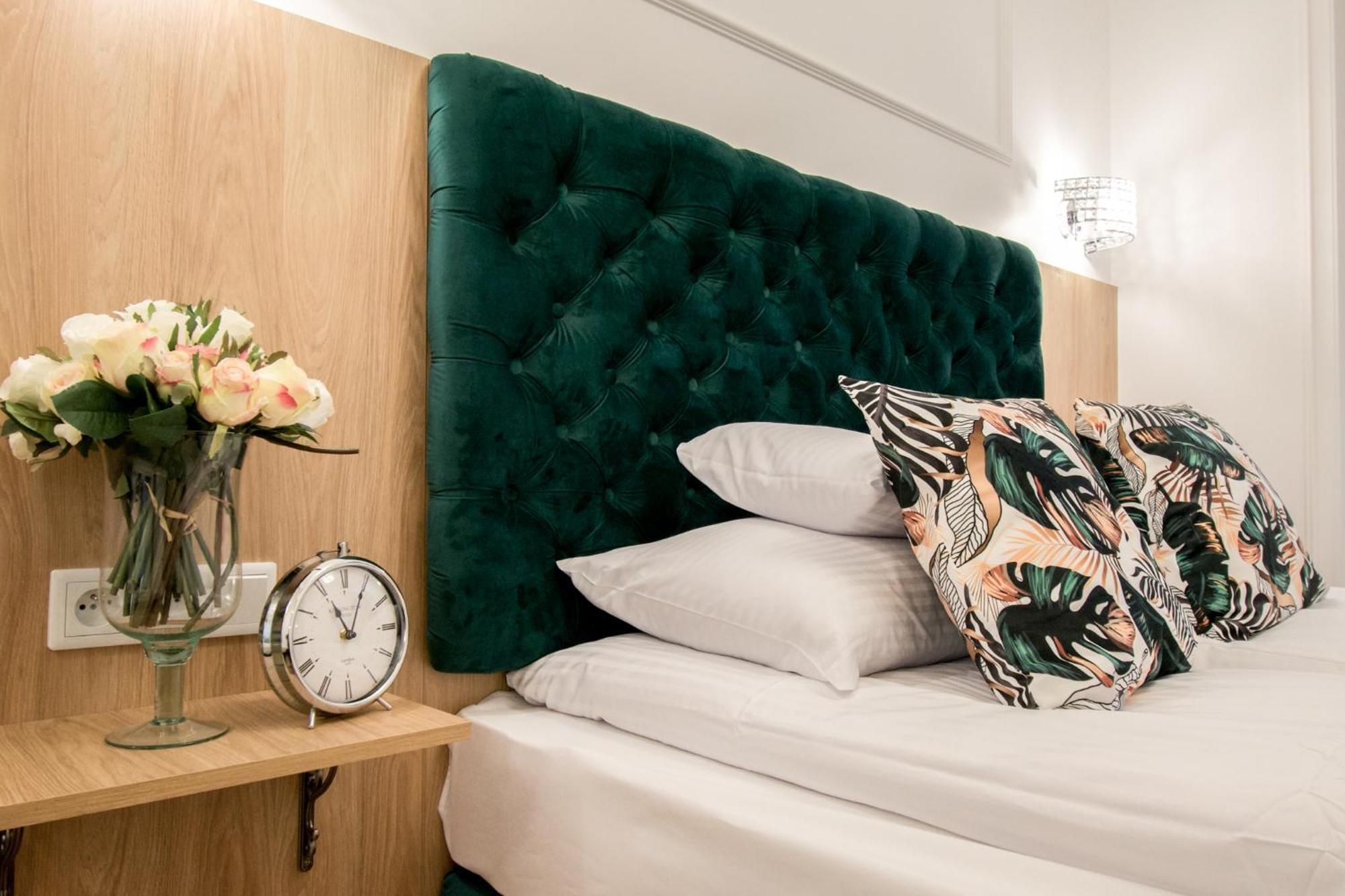 Warsaw Seasons By Alluxe Boutique Apartments Room photo